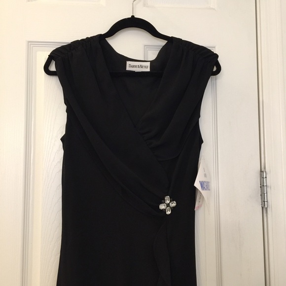 NWT ❤️”THE” black💗dress!! Gorgeous dress, it’s new with tags - Picture 10 of 16